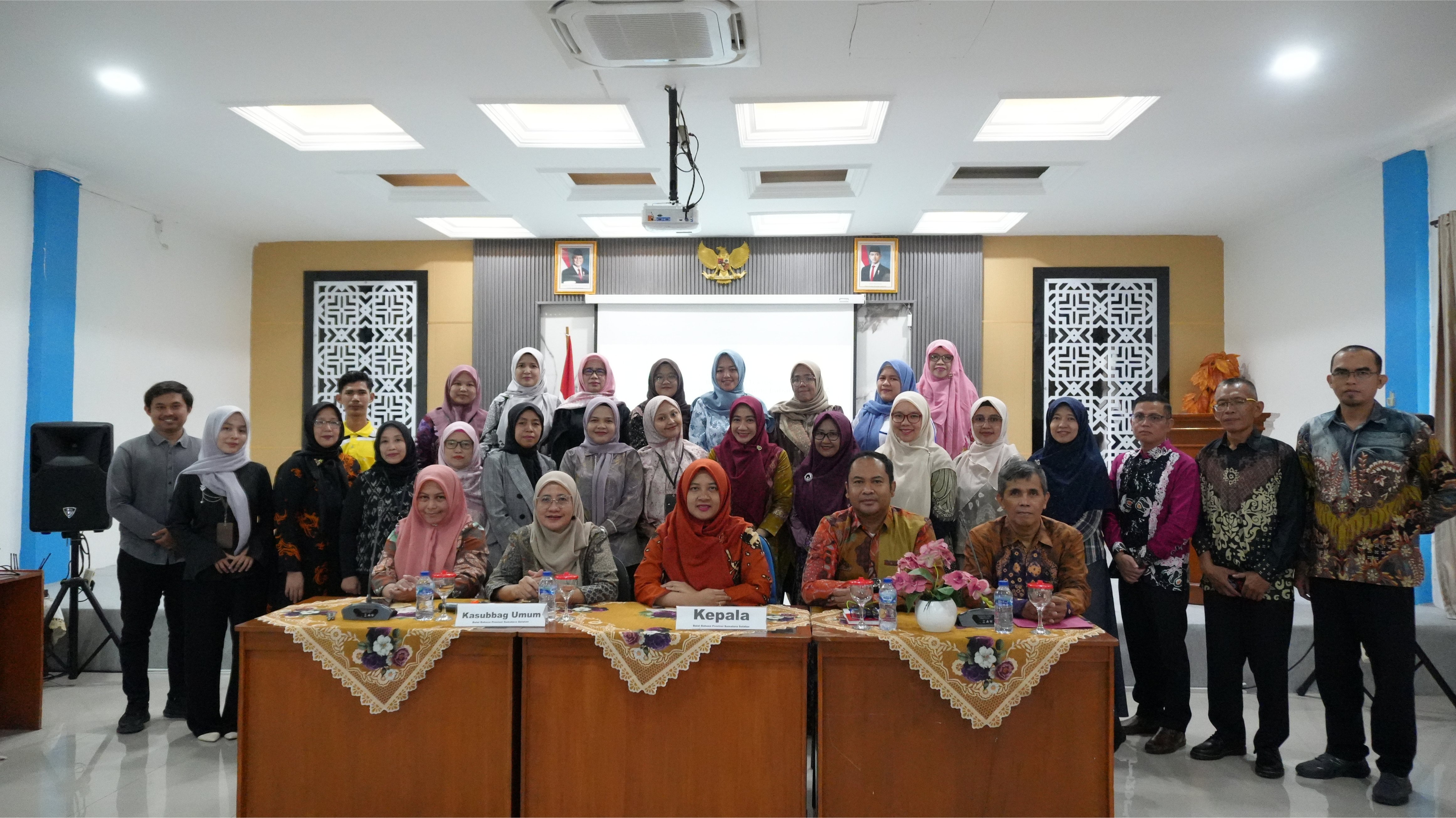 Pusat Layanan Bahasa Universitas Nurul Huda Berpartisipasi dalam Penyusunan Buku Pendamping BIPA Berbasis Kearifan Lokal